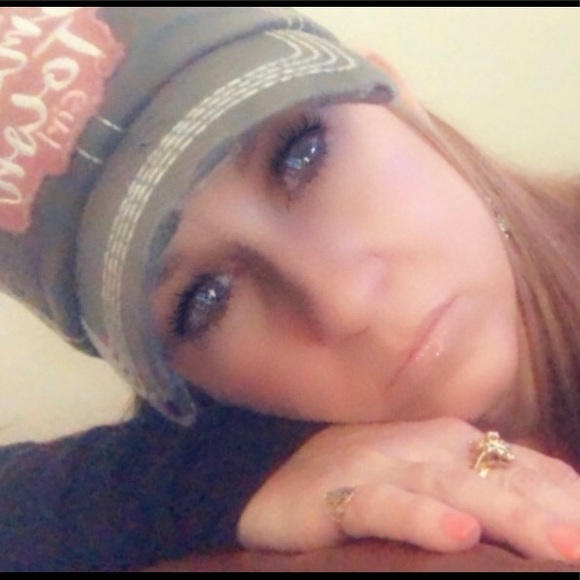 Meet your Posher, Amanda - Picture 1 of 1